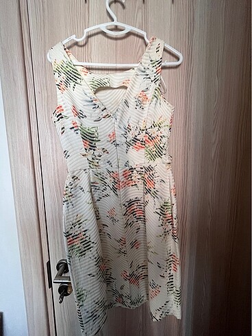 Etek detaylı diz üstü elbise - Görsel 5