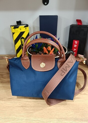 Longchamp s