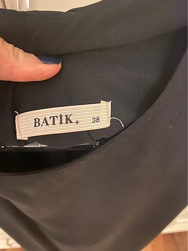 38 Beden Siyah, kolsuz, sıfır yaka elbise