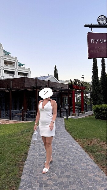 Beyaz elbise