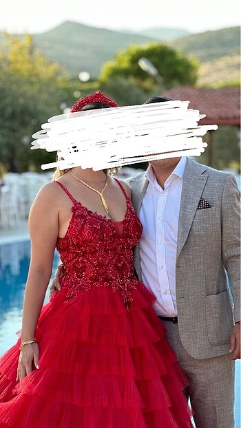 Kırmızı abiye kına için