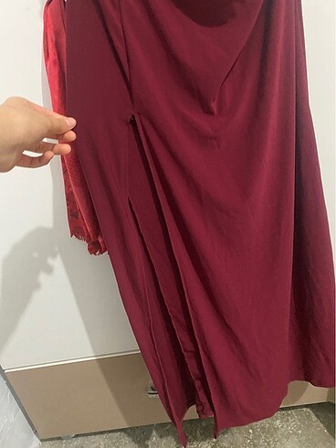 38 Beden Bordo yırtmaçlı askılı elbise