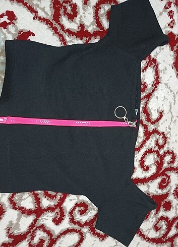 Omuzu acık crop