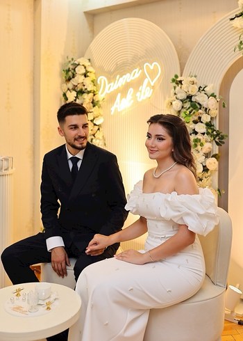 l Beden İnci Detaylı Straplez Beyaz Nişan Elbisesi