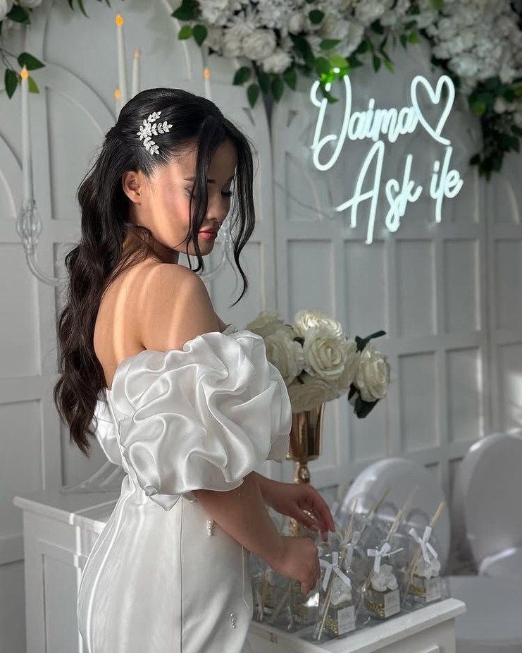 İnci İşlemeli Beyaz Uzun Nişan Elbisesi - Görsel 5