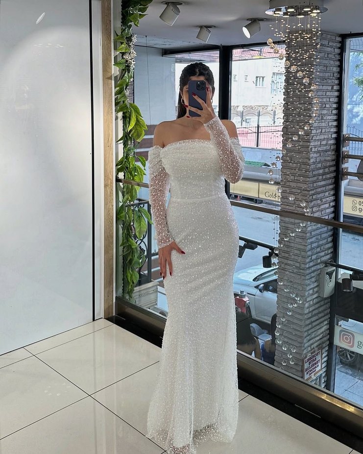 İnci İşlemeli Uzun Kollu Beyaz Nişan Elbisesi - Görsel 4