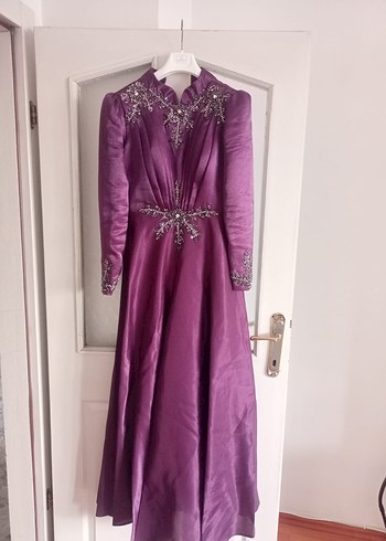 Uzun Kollu Mor İşlemeli Abiye Elbise - Görsel 9
