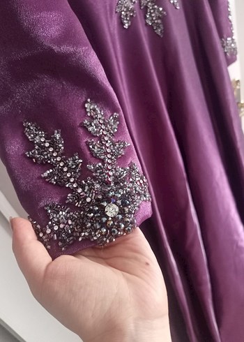 Uzun Kollu Mor İşlemeli Abiye Elbise - Görsel 8