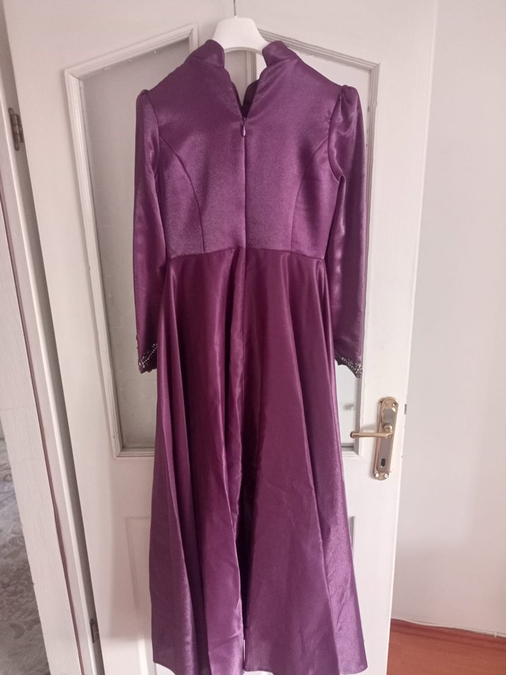 Uzun Kollu Mor İşlemeli Abiye Elbise - Görsel 3