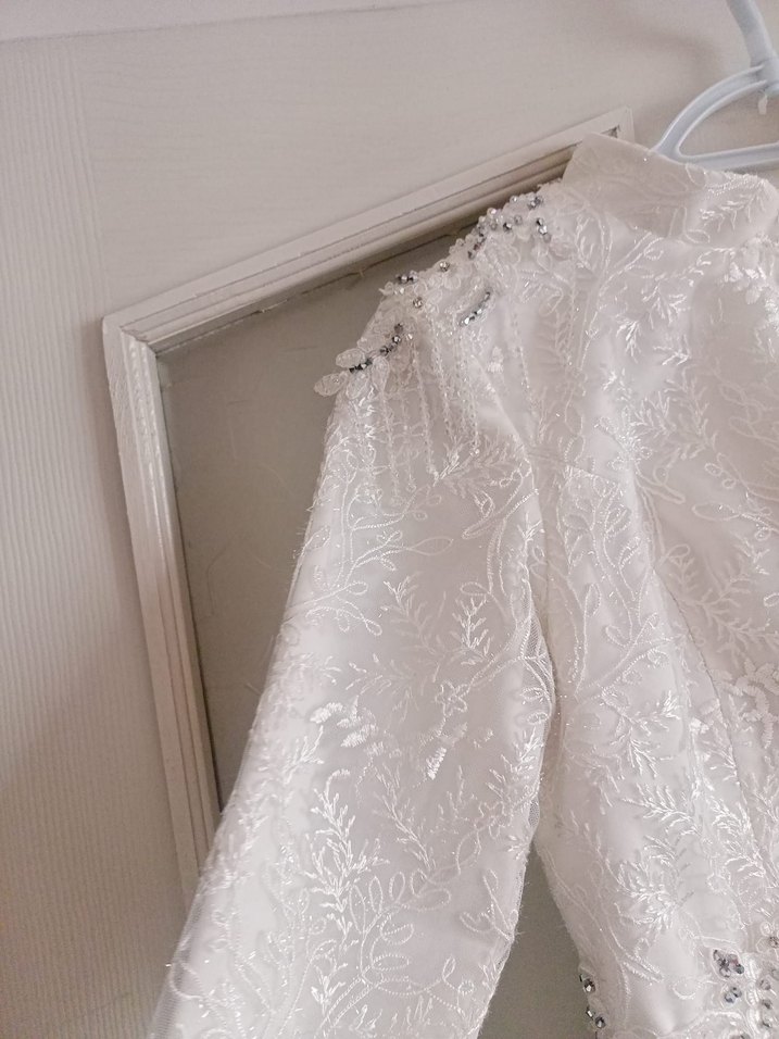 Uzun Beyaz Dantel ve Tül Gelinlik - Görsel 3