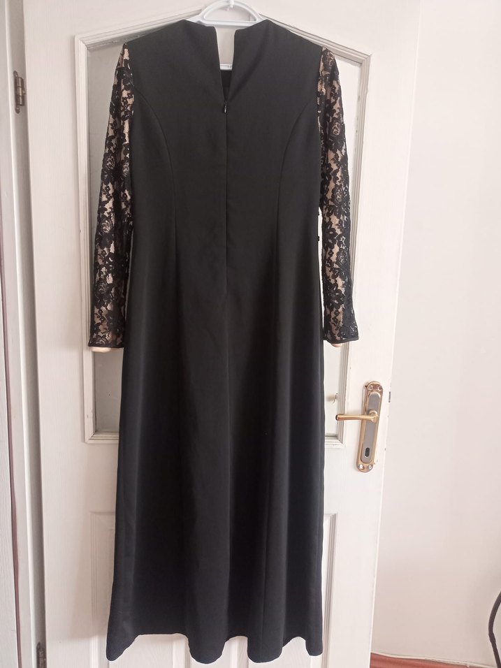 Dantel Detaylı Siyah Uzun Kollu Uzun Elbise - Görsel 2