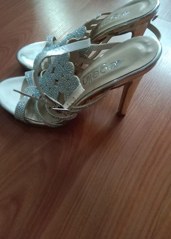 Gri İşlemeli Boncuklu ince Topuk  36 no Abiye Ayakkabı - Görsel 2