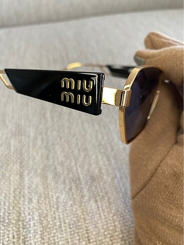 Miu Miu MIU MIU GUNES GOZLUGU