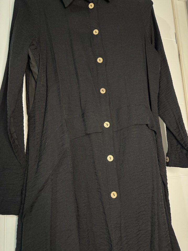 Düğmeli Siyah Uzun Gömlek - Görsel 2