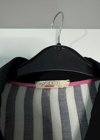 Uzun Kollu Siyah Beyaz Çizgili Gömlek - Görsel 3