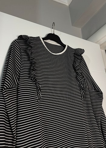 Uzun Kollu Fırfırlı Siyah Gri Çizgili Triko Tunik - Görsel 2