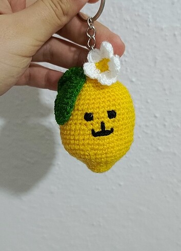 El yapımı maskot ve iğne oyası taç modelleri