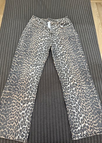 Trendyol & Milla Kadın Leopar Desenli Bol Kesim Kot Pantolon