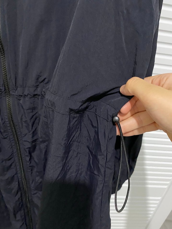Kadın Siyah Uzun Fermuarlı Yağmurluk - Görsel 4
