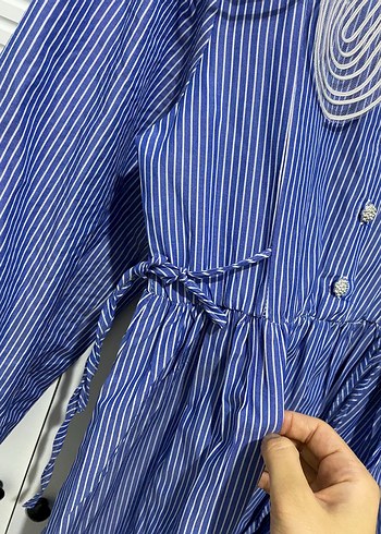 Mavi Nakışlı Uzun Pamuk Elbise - Görsel 3