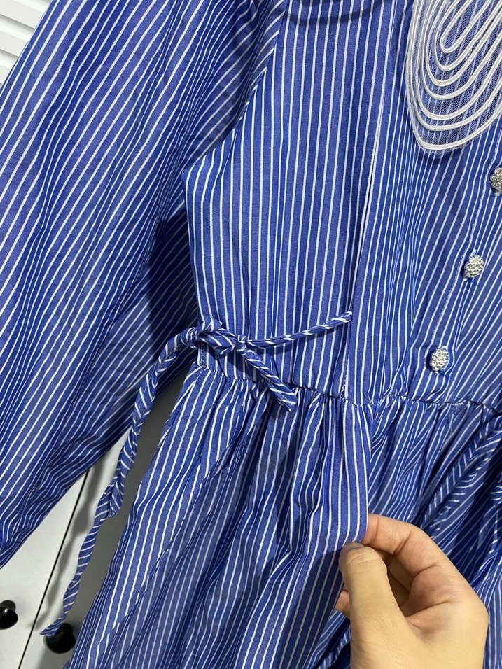 Mavi Nakışlı Uzun Pamuk Elbise - Görsel 3