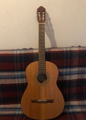 Hiç kullanılmamış gitar