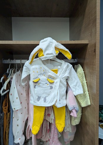 Sarı Bebek Takımı, Uzun Kollu, Baskılı, Dantel Detaylı - Görsel 2