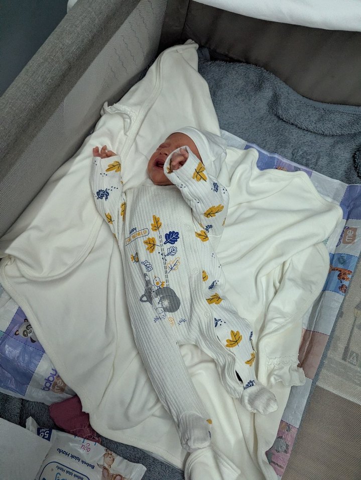 Pastel Desenli Beyaz Bebek Tulum - Görsel 2