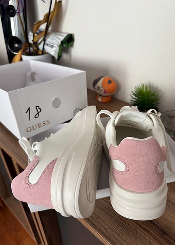 GUESS Beyaz Pudra Bağcıklı Sneakers - Görsel 2