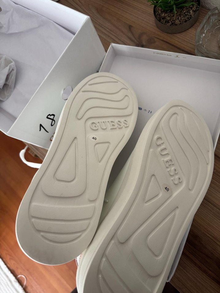 GUESS Beyaz Pudra Bağcıklı Sneakers - Görsel 3