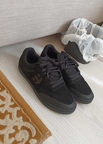 Sneaker
