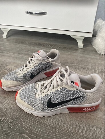 Nike spor ayakkabısı