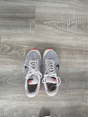 36,5 Beden Nike spor ayakkabısı