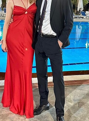 38 Beden kırmızı Renk Kırmızı pencere detaylı saten abiye