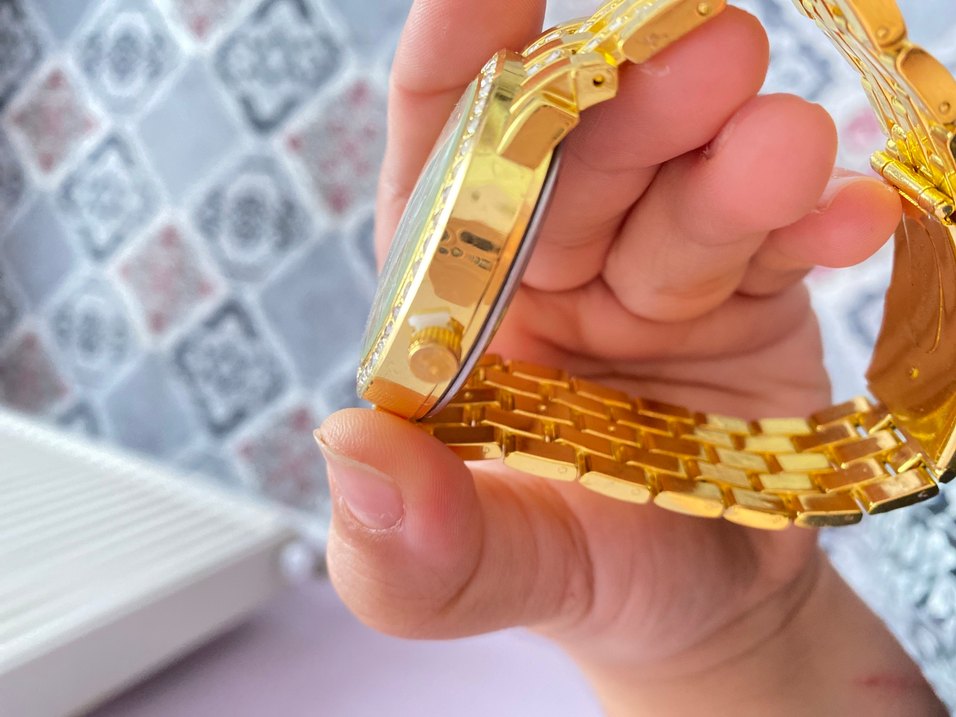 Sıralı Taşlı Altın Renk Kadın Saati - Görsel 3