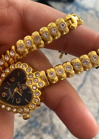 Taşlı Kalp Şeklinde Altın Renk Kadın Saat - Görsel 2