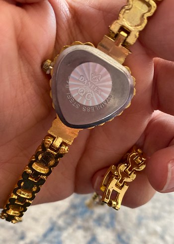 Taşlı Kalp Şeklinde Altın Renk Kadın Saat - Görsel 3