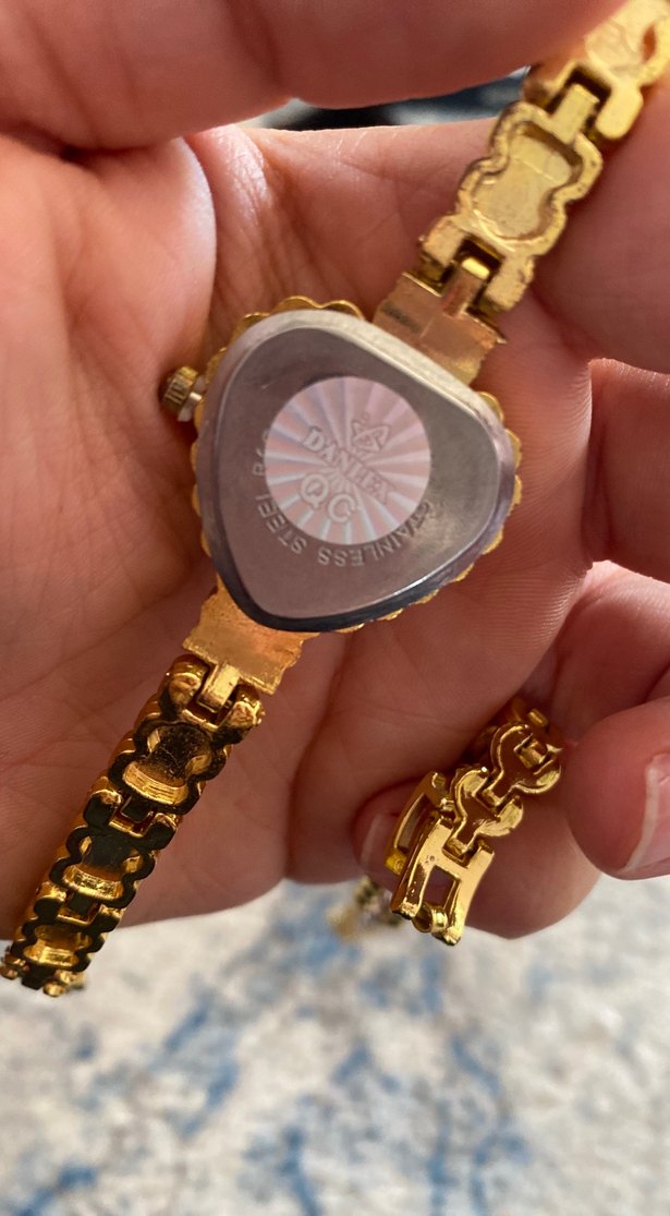 Taşlı Kalp Şeklinde Altın Renk Kadın Saat - Görsel 3