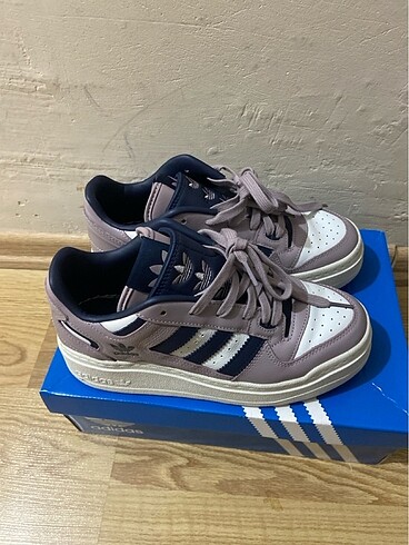 Adidas spor ayakkabı