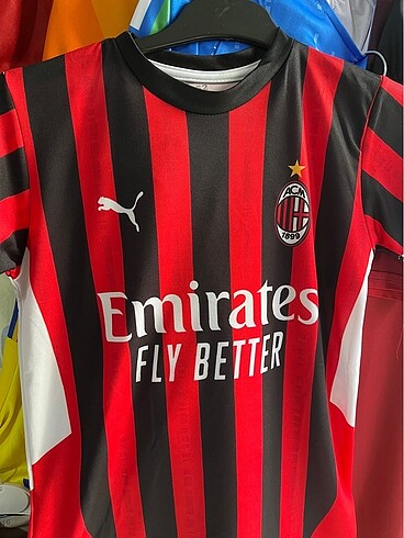 Milan taraftarı çocuk forması