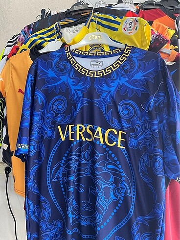 Versace yazılı forma