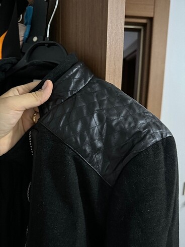 Kaşe deri detaylı kaban - Görsel 3