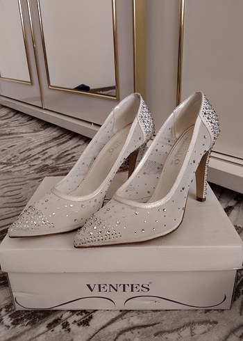 Dantel Taşlı Beyaz Stiletto Abiye Ayakkabı