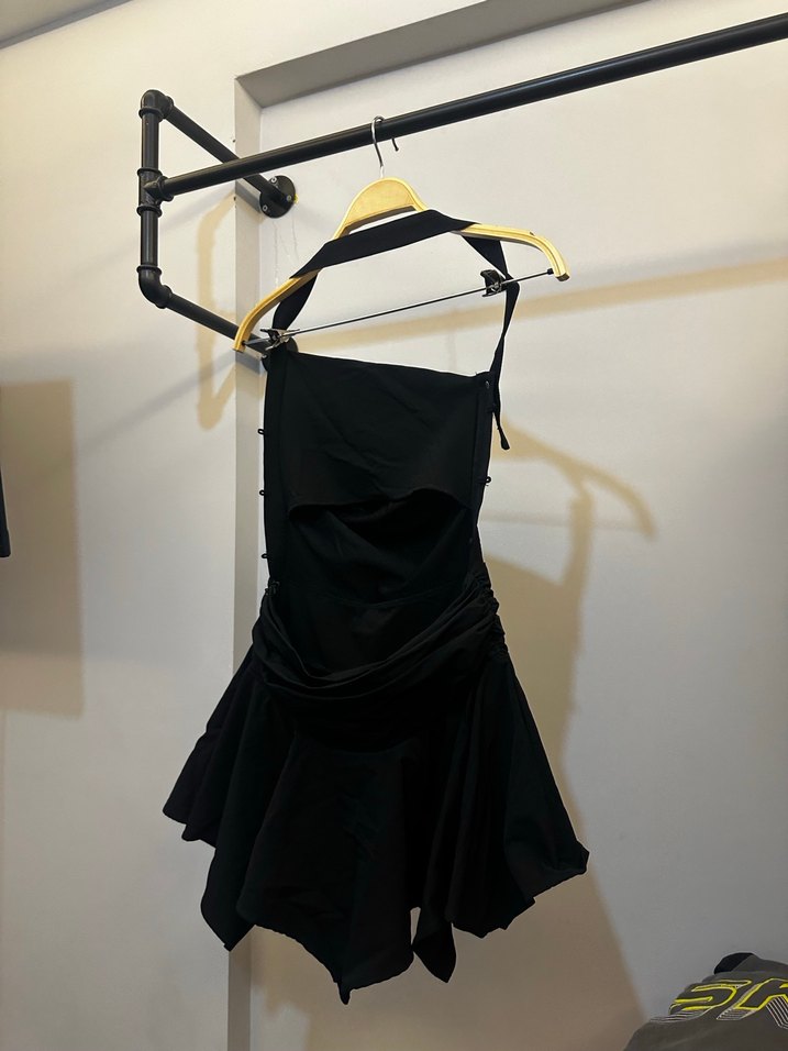 Sırt dekolteli mini elbise - Görsel 3