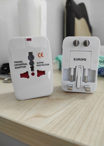 Beyaz Evrensel Seyahat Adaptörü ve Koruyucu - Görsel 3