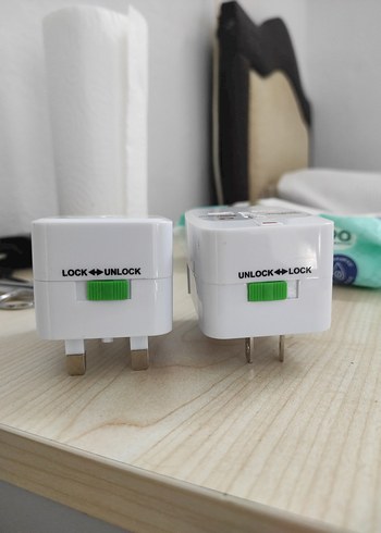 Beyaz Evrensel Seyahat Adaptörü ve Koruyucu - Görsel 4