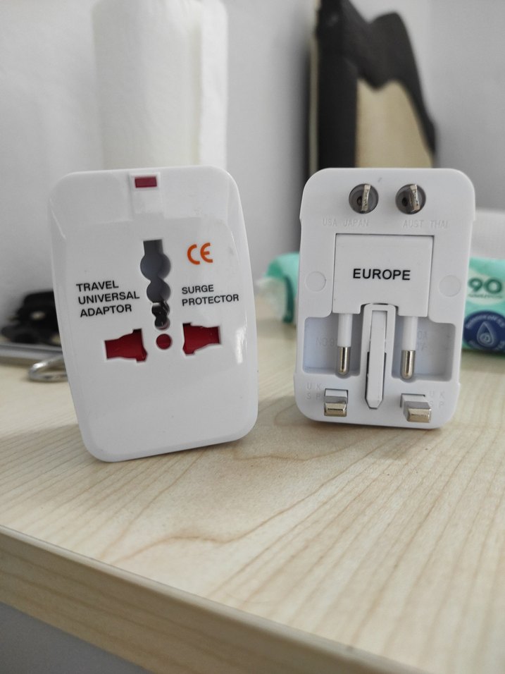 Beyaz Evrensel Seyahat Adaptörü ve Koruyucu - Görsel 3