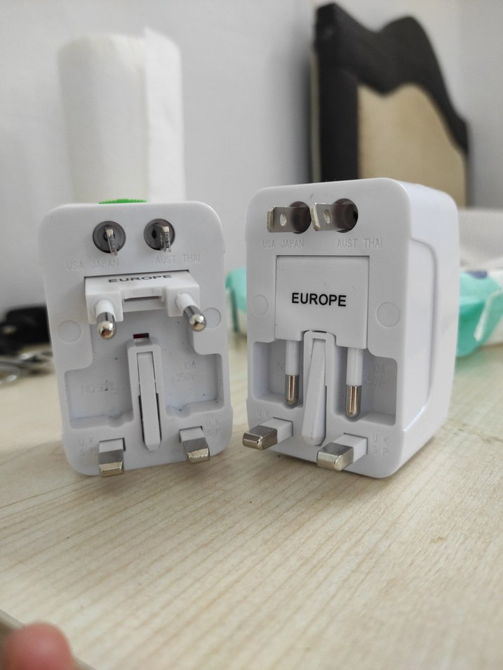 Beyaz Evrensel Seyahat Adaptörü ve Koruyucu - Görsel 2