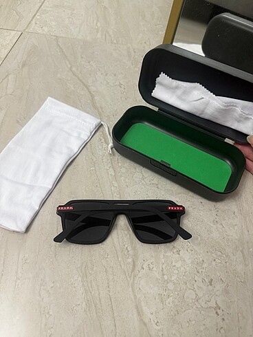 Prada gözlük