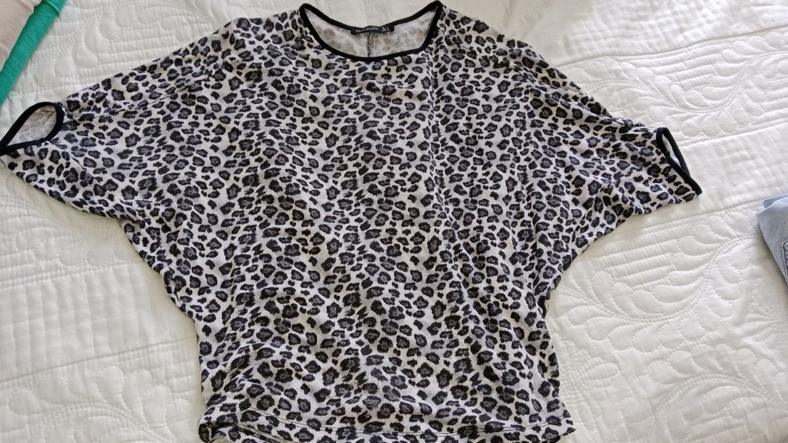 Gri Leopar Desenli Kadın tshirt - Görsel 2